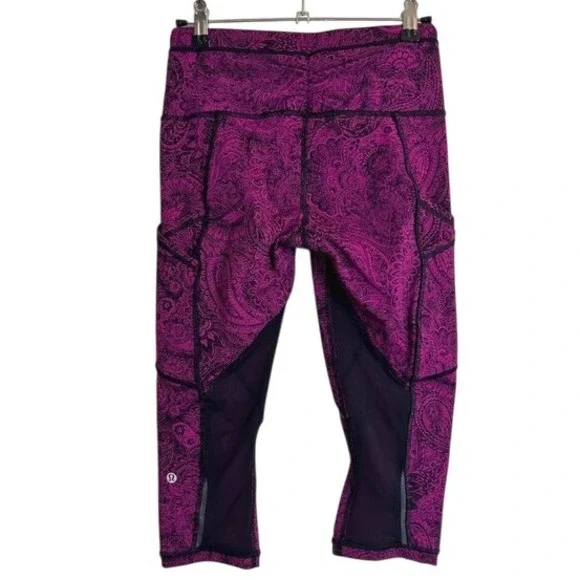 Lululemon Outrun 17" Crop Antique‎ Paisley Deep Fuschia Black / Black - Picture 2 of 11